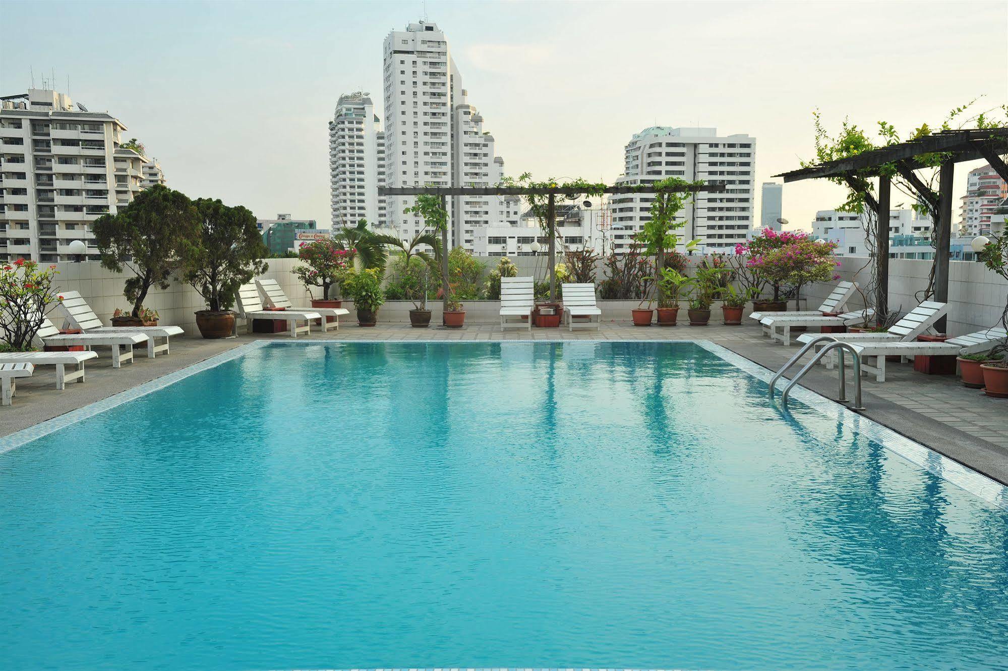 Ruamchitt Plaza Hotel Bangkok Buitenkant foto